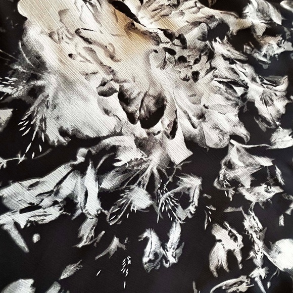 BLOUSE, CHIFFON, BLACK FLORAL MULTI, SIZE 5X, COWL NECK, ¾ SLEEVES, PENNINGTONS, - Picture 8 of 10